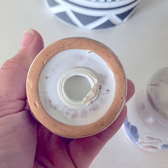 Vintage Blue Swan Salt & Pepper Shaker Pottery w/ Milk Glaze 2 3/4" Tall - Picture 6 of 7